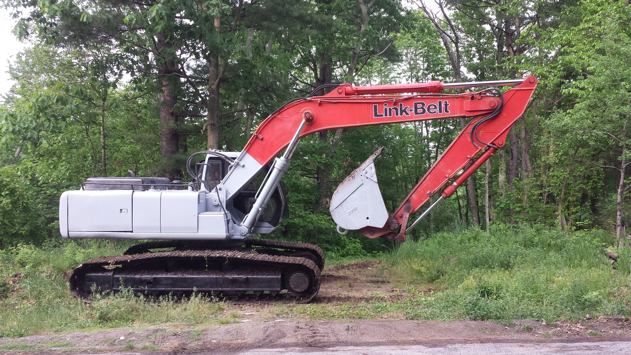 Side view of Franklin Plow Company LLC's LinkBelt Excavator